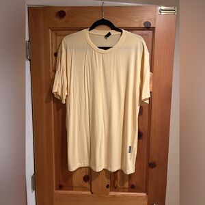 Comfrt Women's Yellow Short Sleeve Tee